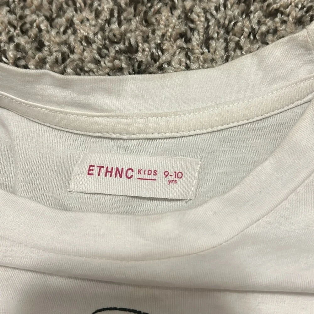 Shirt🤍 - Picture 3 of 4